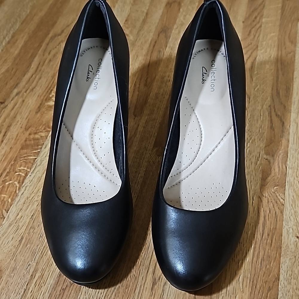 Clarks Collection Black Leather Heels 9-9.5 - Picture 2 of 15